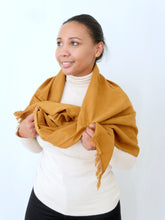 Lade das Bild in den Galerie-Viewer, The Azibo Scarf Tan
