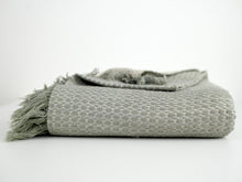 Lade das Bild in den Galerie-Viewer, The Adana Throw Turquoise
