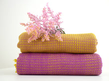 Lade das Bild in den Galerie-Viewer, The Adana Throw Yellow