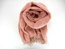 Lade das Bild in den Galerie-Viewer, The Tulay Scarf Blush
